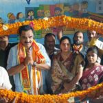 रूद्रपुर । पूर्व विधायक राजकुमार ठुकराल के कांग्रेस में शामिल होने के बाद संजय नगर पहुंचने पर कांग्रेस कार्यकर्ताओं ने उनका जोरदार स्वागत किया।