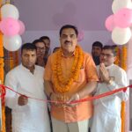 रुद्रपुर । पूर्व विधायक एवं कांग्रेस नेता राजकुमार ठुकराल ने रिंग रोड बाईपास पर स्थित नवीन प्रतिष्ठान केएच फ्राईट कैरियर का पूजा अर्चना के साथ रिबन काटकर विधिवत उद्घाटन किया