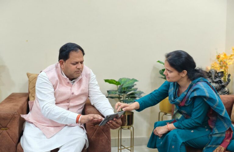 डिजिटल जनगणना के लिए महापौर ने स्वयं की स्व-गणना  नागरिकों से की डिजिटल जनगणना में भागीदारी की अपील