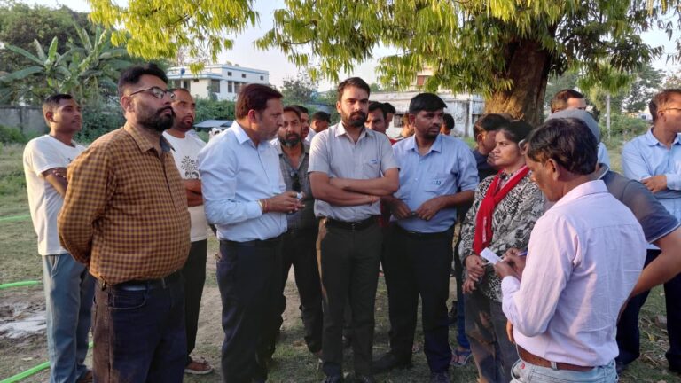 मृतक की हुई शिनाख्त लेकिन सामने आया बजाज कंपनी का अमानवीय चेहरा।  मृतक के परिजनों व बजाज कंपनी के कर्मचारियों के साथ इंसाफ की मांग को लेकर डटे सुशील गाबा