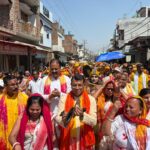 ट्रांजिष्ट कैम्प राधा गोविन्द मन्दिर मे कल से प्रारम्भ होने वाले सार्वजनिक श्री श्री अखण्ड महानाम सकीर्तन से पूर्व आयोजित कलश यात्रा मे शामिल हुऐ रुद्रपुर विधायक शिव अरोरा