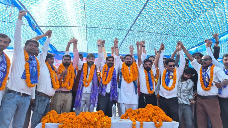 डॉक्टर बी आर अंबेडकर जी की जयंती स्थान ट्रांजिट कैंप फुटबॉल मैदान में भव्य कार्यक्रम किया गया और कार्यक्रम के उपरांत रुद्रपुर शहर के विभिन्न मार्गो से भव्य शोभायात्रा निकाली गई जिसमें भीम आर्मी भारत एकता मिशन उत्तराखंड से प्रदेश अध्यक्ष अमरीश कपिल जी जिला उधम सिंह नगर से जिला अध्यक्ष एडवोकेट सौरभ कुमार जी अतिथि रहे एवं कार्यक्रम की अध्यक्षता सोमपाल सागर जी द्वारा की गई विधिक सलाहकार जविंदर सिंह उपस्थित रहे मंच संचालन सुरेश कुमार भारती जी द्वारा किया गया कार्यक्रम संयोजक विजय सागर जी रहे तथा क्षेत्र की जनता उपस्थित रही