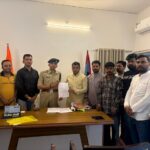 एसपी क्राइम से मिले विधायक शिव अरोरा पहचान छुपाकर व्यापार करने वालों के खिलाफ चेकिंग अभियान चालने की रखी मांग! विधायक बोले लेंड जिहाद, लव जिहाद के बाद रुद्रपुर मे बिरयानी जिहाद को किसी सूरत मे नहीं किया जायेगा बर्दाश्त, हिन्दुओ की भवनाओं के साथ खिलाफ रुद्रपुर मे नहीं चलेगा