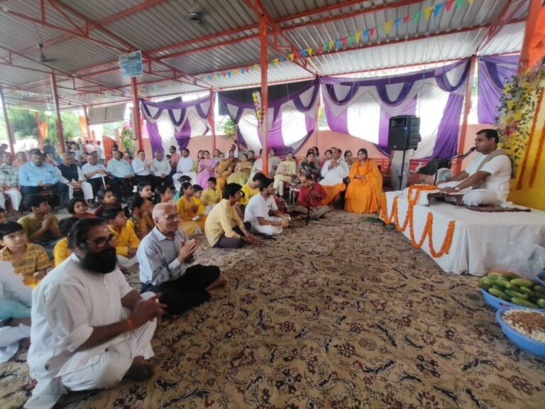 कामधेनु गोविंद गौधाम समिति के तत्वाधान में शुक्रवार को पूछड़ी स्थिति गौशाला में गौ माताओं के लिए 56 भोग का आयोजन किया