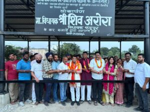 विधायक शिव अरोरा ने मकरदपुर क्षेत्र में विधायकनिधि से स्वीकृत 25 लाख की धनराशि के टिन शेड के निर्माण का फीता काटकर किया लोकार्पण