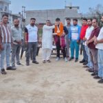 विषय : जिला जु-जित्सू एसोसिएशन के अध्यक्ष भारत भूषण चुघ सहित अनेकों युवाओ ने “भारत माता की जय” के नारों के साथ स्वर्ण पदक विजेता जू-जित्सु खिलाड़ी क्षितिज सिंह को किया सम्मानित