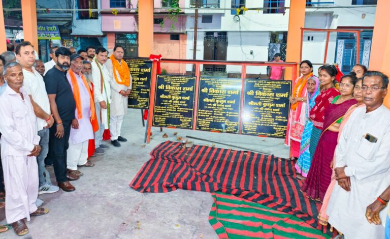 महापौर ने मुखर्जी नगर में दी पांच सड़कों की सौगात   27.61 लाख के निर्माण कार्यों का हुआ शिलान्यास