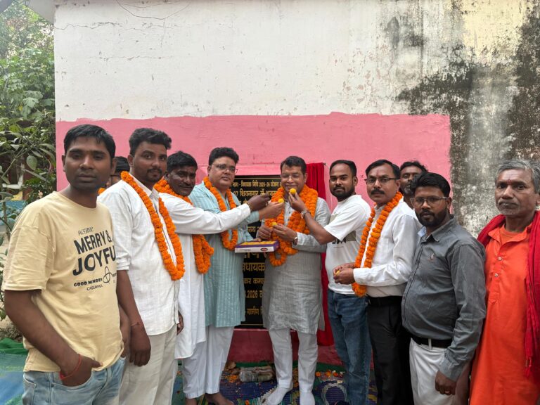 विधायक शिव आरोरा ने ट्रांजिष्ट कैम्प शमशान घाट मे 10 लाख की लागत से शवदाह गृह व टीन शेड निर्माण कार्य का किया लोकार्पण