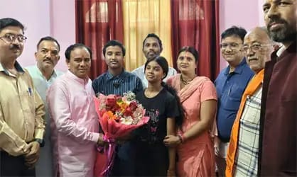 यूके बोर्ड का रिजल्ट हाईस्कूल में अक्षत तो इंटर में गीतिका पंत और सुशीला ने एक साथ किया टॉप