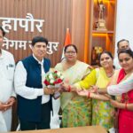 प्रभारी मंत्री प्रदीप बत्रा का नगर निगम में जोरदार स्वागत महापौर के साथ शहर के विकास को लेकर हुई चर्चा  महापौर ने प्रभारी मंत्री को सौंपा 25 करोड़ का प्रस्ताव