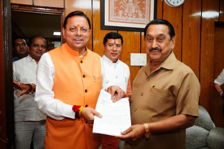 किच्छा विधायक बेहड़ ने एयरपोर्ट विस्थापितों के लिए ठोस कार्यवाही की मांग की  देहरादून में विधायक बेहड़ ने सीएम धामी से की मुलाकात