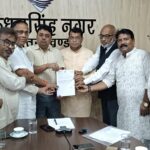 बंग भवन निर्माण हेतु जमीन हस्तांतरण प्रक्रिया को शीघ्र अतिशीघ्र करने हेतु विधायक शिव अरोरा ने बंगाली समाज के प्रतिनिधिमंडल के साथ जिलाधिकारी से की मुलाकात दिया लिखित पत्र विधायक बोले बंगाली समाज की कला, संस्कृति व इतिहास पर आधारित होगा ऐतिहासिक भवन का जल्द होगा निर्माण