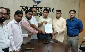 विधायक शिव अरोरा ने बागवाला क्षेत्र मे राजकीय प्राथमिक विद्यालय निर्माण को लेकर जिला अधिकारी को सौपा पत्र! बोले प्रधानमंत्री आवास योजना के 1872 आवास निर्माण के बाद बागवाला क्षेत्र के किये रा. प्रा.विद्यालय का निर्माण बहुत जरूरी