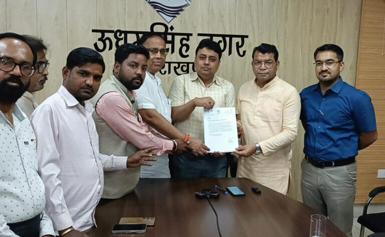 विधायक शिव अरोरा ने बागवाला क्षेत्र मे राजकीय प्राथमिक विद्यालय निर्माण को लेकर जिला अधिकारी को सौपा पत्र! बोले प्रधानमंत्री आवास योजना के 1872 आवास निर्माण के बाद बागवाला क्षेत्र के किये रा. प्रा.विद्यालय का निर्माण बहुत जरूरी