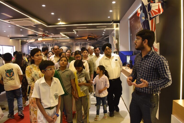 बाटा चौक में जर्जर विद्युत तार बने खतरा, व्यापारियों ने अधिशासी अभियंता को सोपा ज्ञापन शीघ्र कार्यवाही की मांग क़ी