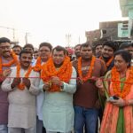 करोड़ की लागत से बने ट्रांजिष्ट कैम्प मुख्य मार्ग झील -चामुंडा मन्दिर सीसी सड़क का विधायक शिव अरोरा ने फीता काटकर किया लोकार्पण विधायक अरोरा बोले झूठे वादे नहीं ईमानदारी से किये गये प्रयास धरातल पर नजर आते है 15 वर्षो से बदहाल पढ़ी सड़क की विधायक ने की कायाकल्प