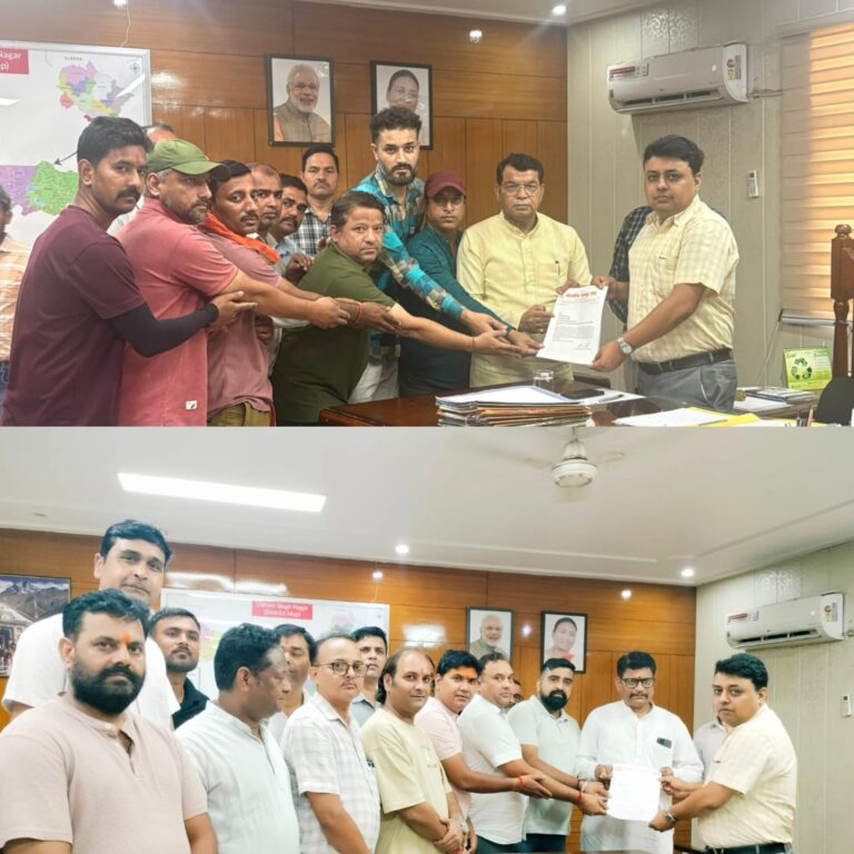 भारतीय मजदूर संघ के कम्पनी गेट के बाहर लगे यूनियन के झंडे को सिडकुल प्रशासन द्वारा हटाने के विषय पर विधायक शिव अरोरा के नेतृत्व मे जिला अधिकारी को सौपा ज्ञापन