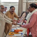 रुद्रपुर स्थित सिटी क्लब में अखिल भारतीय क्षत्रिय महासभा की एक महत्वपूर्ण बैठक का आयोजन किया गया, जिसमें हिंदू रक्षा सेना के राष्ट्रीय अध्यक्ष महामंडलेश्वर स्वामी प्रबोधानन्द जी महाराज मुख्य अतिथि के रूप में शामिल हुए