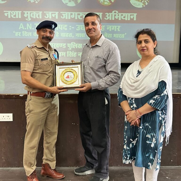 जेसीज पब्लिक स्कूल, रुद्रपुर में ड्रग्स अवेयरनेस टीम के प्रतिनिधियों द्वारा एक प्रेरणादायक एवं प्रभावशाली जागरूकता सत्र का आयोजन किया गया, जिसका उद्देश्य नशे और मादक पदार्थों के दुरुपयोग के बढ़ते खतरे पर प्रकाश डालना था।