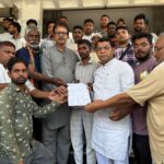 बिगवाड़ा मंडी मे छोटे फल- सब्जी थोक विक्रेता को हटाये जाने के विषय मे विधायक शिव अरोरा से मिले पीड़ित व्यापारी सौपा ज्ञापन विधायक शिव अरोरा बोले 20 वर्षो से अपनी रोजी रोटी चला रहें फल सब्जी व्यापारीयों का नहीं होने देंगे उत्पीड़न, उनका व्यापार पहले की भाति रहेगा जारी