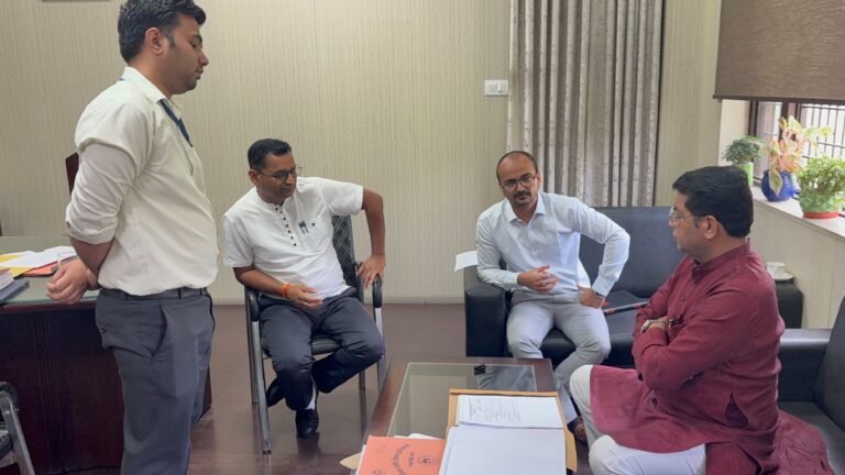 रुद्रपुर को मिलेगी पहली 200 वाहन क्षमता वाली ग्रीन पार्किंग की सौगात, विधायक शिव अरोरा ने की विकास प्राधिकरण के साथ बैठक अगले एक सप्ताह मे लगेगा पार्किंग का टेंडर 2023 मे विधायक के प्रस्ताव पर मुख्यमंत्री घोषणा मे शामिल हुआ था पार्किंग का प्रस्ताव, रुद्रपुर की वर्षो पूरानी मांग अब जल्द होंगी पूरी
