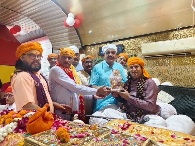 रुद्रपुर। संपतपुर स्थित श्री प्रेम आश्रम धाम में गुरु गायत्री नाथ महाराज के सानिध्य में आयोजित 72वां वार्षिक विशाल जागरण, हवन पूजन और भंडारा श्रद्धा एवं भक्ति भाव के साथ संपन्न हो गया।