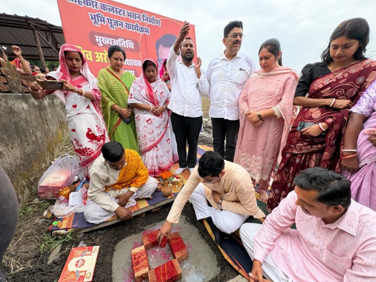 विधायक शिव अरोरा ने 2515 स्वयं सहायता समूह महिलाओ को दी बड़ी सौगात 13 लाख से आनंदखेड़ा मे शाहकार क्लस्टर भवन निर्माण ग्रोथ सेंटर का विधायक अरोरा ने किया भूमि पूजन