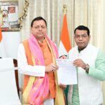 देहरादून मुख्यमंत्री पुष्कर सिंह धामी से मिले विधायक शिव अरोरा ने बंग भवन हेतु भूमि हस्तांतरण को जल्द स्वीकृति व बंग भवन निर्माण हेतु बजट जारी करने के लिये दिया लिखित पत्र