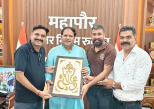 बंद कट खुलवाने पर व्यापार मंडल ने महापौर को किया सम्मानित  व्यापारियों ने कहा- जनता की पीड़ा समझकर महापौर ने उठाया सराहनीय कदम