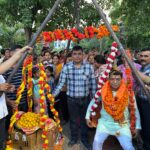 भूरारानी – शांति बिहार -छतरपुर 5 किलोमीटर मार्ग हेतु 2.47 करोड़ धनराशि स्वीकृत होने पर शांति बिहार व आस पास के क्षेत्रों मे विधायक शिव अरोरा का हुआ जोरदार स्वागत, डिवाइन कॉलोनी मे लोगो ने विधायक को लड्डूओ मे तोला विधायक बोले 12-15 वर्ष बाद लोगो को मिलेगी जर्जर सड़क से निजाद, जल्द होगा कार्य आरम्भ