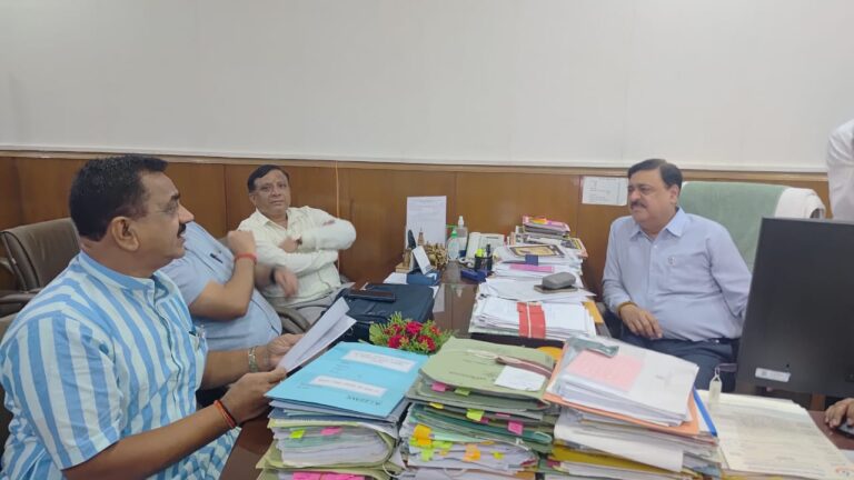 रूद्रपुर में बदहाल स्वास्थ्य सेवाओं को लेकर स्वास्थ्य सचिव से मिले ठुकराल  ठुकराल ने स्वास्थ्य सचिव से की तत्काल नियुक्ति की मांग