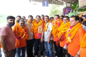 बाबा बर्फानी के दर्शन कर लौटे महापौर विकास शर्मा का जोरदार स्वागत रेलवे स्टेशन पर पुष्पवर्षा, गाजे बाजे और जयघोषों से हुआ अभिनंदन