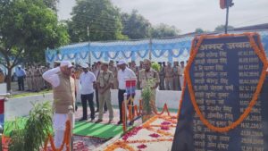 विधायक शिव अरोरा ने कारगिल विजय दिवस पर पुलिस लाइन स्थित विजय स्मारक पर वीर शहीदों को भावभीनी श्रद्धांजलि अर्पित कर अदम्य साहस, शौर्य को किया नमन