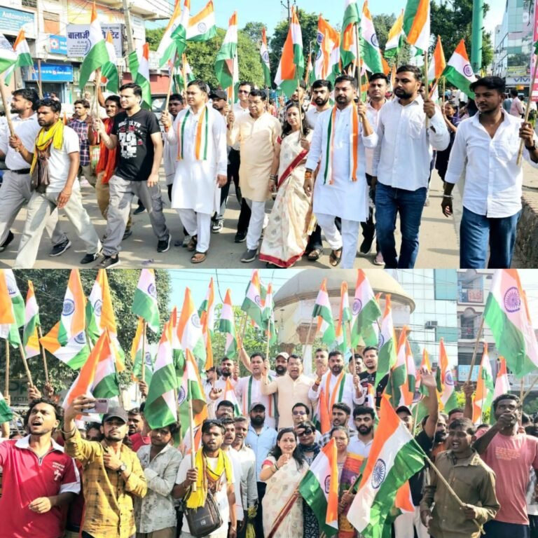 रुद्रपुर। पूर्व विधायक राजकुमार ठुकराल ने सड़क दुर्घटना में घायल अभिषेक का भोजीपुरा स्थित श्री राम मूर्ति अस्पताल पहुंचकर हाल जाना। उन्होंने चिकित्सकों से अभिषेक के स्वास्थ्य की जानकारी ली और परिजनों से भी मुलाकात कर हरसंभव सहयोग का भरोसा दिलाया।