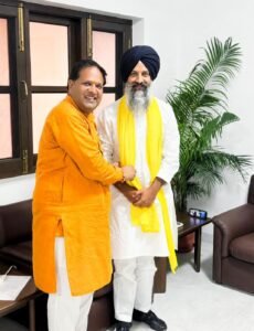 महापौर विकास शर्मा ने हजूर साहब डा. जसदीप सिंह गिल से लिया आशीर्वाद राधास्वामी सत्संग घर में आत्मीय भेंट, अंगवस्त्र भेंट कर किया स्वागत