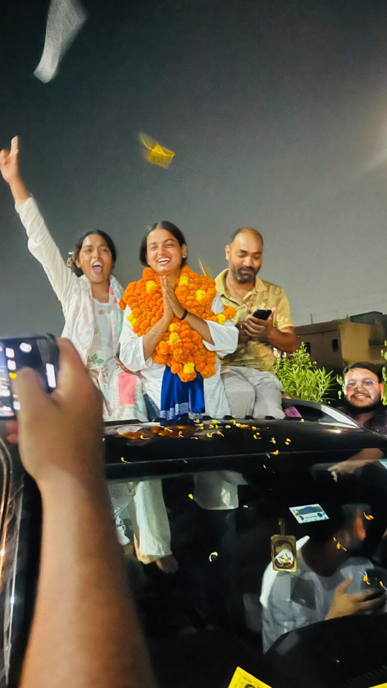 भीम आर्मी भारत एकता मिशन के संगठन भीम आर्मी छात्र फेडरेशन द्वारा सरदार भगत सिंह राजकीय स्नातकोत्तर महाविद्यालय रुद्रपुर जिला उधम सिंह नगर में पहली बार आजाद समाज पार्टी के जिला अध्यक्ष देवेंद्र सिंह आजाद समाज पार्टी के युवा मोर्चा के जिला अध्यक्ष जितेंद्र गौतम जी एवं विकास कुमार एवं वासित भाई विजय कुमार आजाद समाज पार्टी के जिला महासचिव सुरेश कुमार भारती एवं प्रदेश कार्यकारिणी के सदस्य एडवोकेट राजेंद्र सिंह एवं भीम आर्मी आजाद समाज पार्टी के कार्यकर्ताओं एवं भीम आर्मी छात्र फेडरेशन सरदार भगत सिंह डिग्री कॉलेज के सदस्यों द्वारा पहली बार हरमन कौर को उपसचिव के पद पर चुनाव में खड़ा किया गया और भारी मतों से हरमन कौर द्वारा 530 वोटो की बढ़त बनाते हुए ऐतिहासिक जीत हासिल की. जय भीम जय संविधान