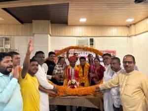 भाजपा में समर्पित कार्यकर्ता का सम्मान ही संगठन की पहचान विधायक शिव अरोरा सुरेश कोली के दर्जा राज्यमंत्री बनने पर सिटी क्लब में भव्य स्वागत, कार्यकर्ताओं ने बड़ी माला व तलवार भेंट कर किया अभिनंदन