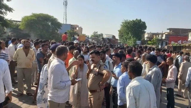 मध्य प्रदेश: धार में ट्राले की टक्कर से 3 की मौत, ग्रामीणों ने फोरलेन किया जाम