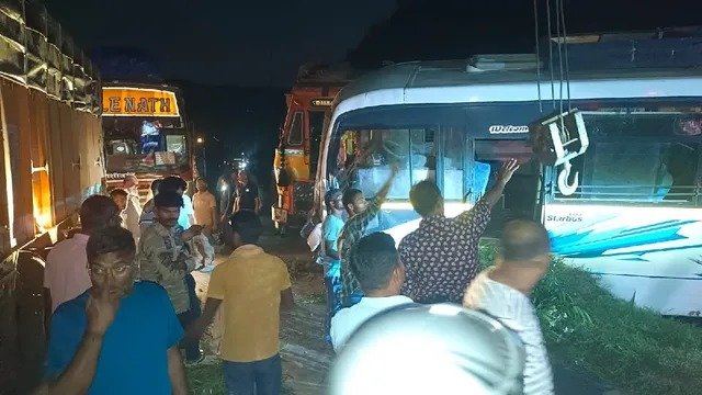झारखंड: चुटूपालू घाटी में ब्रेकफेल हाइवा ने 6 वाहनों को मारी टक्कर, दर्जनों घायल