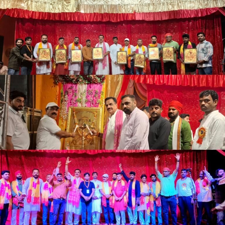 रुद्रपुर। श्री शिव मंदिर चौरासी घंटा रम्पुरा में आयोजित रामलीला मंचन के छठे दिन का शुभारंभ पूर्व विधायक राजकुमार ठुकराल ने दीप प्रज्वलित कर किया।