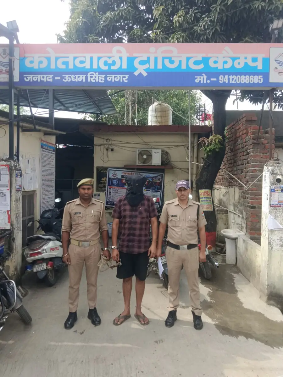 पुलिस अधीक्षक द्वारा अपराध और अपराधियो के विरूद्ध कार्यवाही के निर्देशानुसार में पुलिस अधीक्षक नगर पुलिस अधीक्षक अपराध एवं कानून व्यवस्था व क्षेत्राधिकारी रुद्रपुर के दिशा-निर्देशन मे प्रभारी निरीक्षक कोतवाली ट्राजिट कैम्प