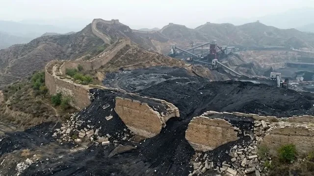 चीन: कोयला खदान के कचरे से महान दीवार को नुकसान, 6 मीटर चौड़ी दरार
