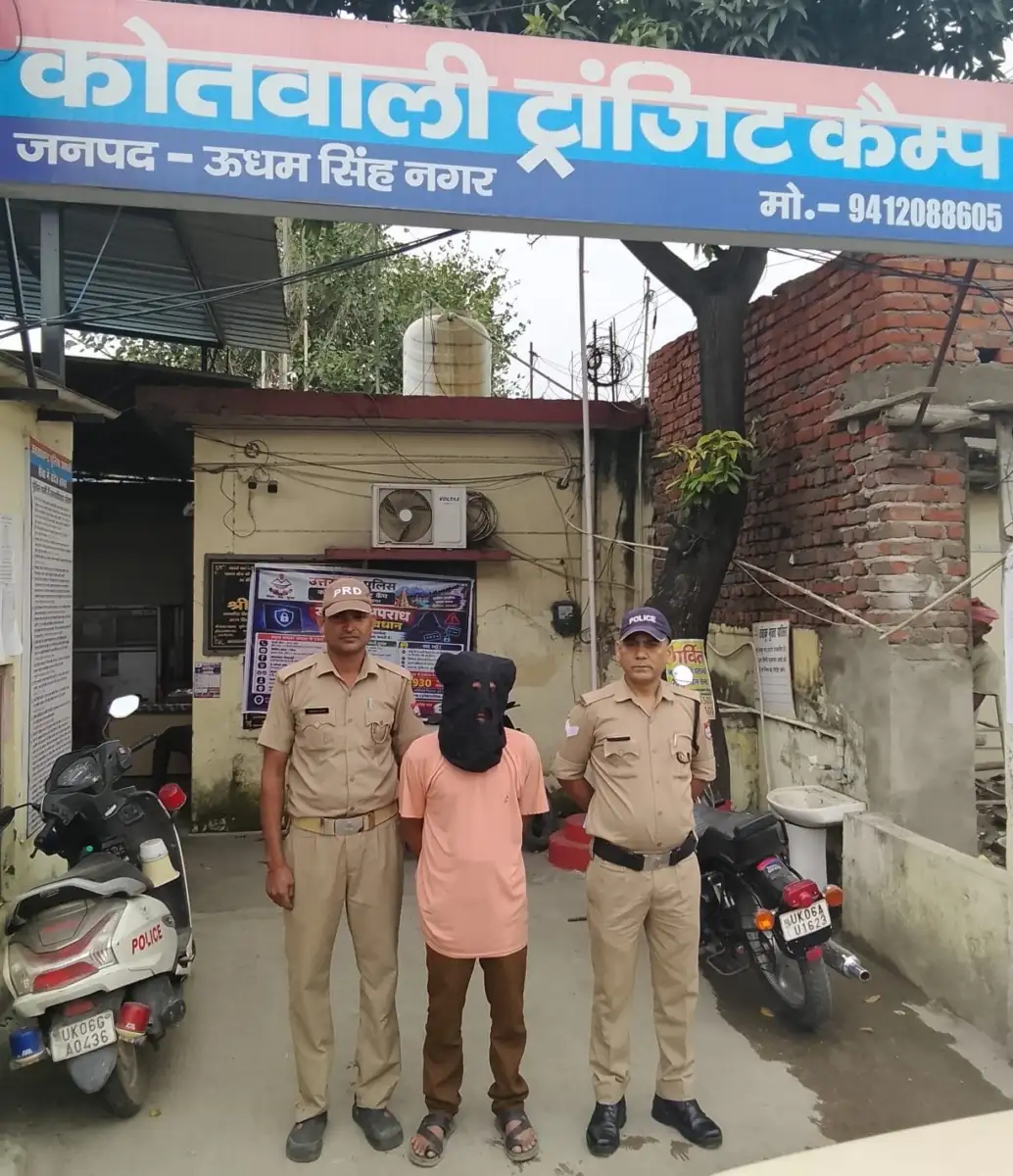 वरिष्ठ पुलिस अधीक्षक द्वारा अपराध और अपराधियो के विरूद्ध कार्यवाही के निर्देशानुसार में पुलिस अधीक्षक नगर पुलिस अधीक्षक अपराध /यातायात एंव क्षेत्राधिकारी रुद्रपुर के दिशा-निर्देशन मे प्रभारी निरीक्षक कोतवाली ट्राजिट कैम्प धर्मवीर सोंलकी के नेतृत्व में