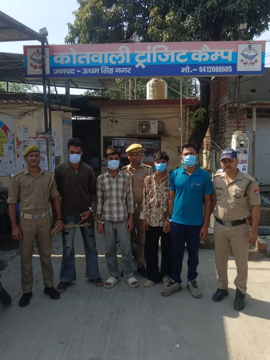 वरिष्ठ पुलिस अधीक्षक द्वारा अपराध और अपराधियो के विरूद्ध कार्यवाही के निर्देशानुसार में पुलिस अधीक्षक नगर पुलिस अधीक्षक अपराध यातायात एंव क्षेत्राधिकारी रुद्रपुर के दिशा-निर्देशन मे प्रभारी निरीक्षक कोतवाली ट्राजिट कैम्प धर्मवीर सोंलकी के नेतृत्व में