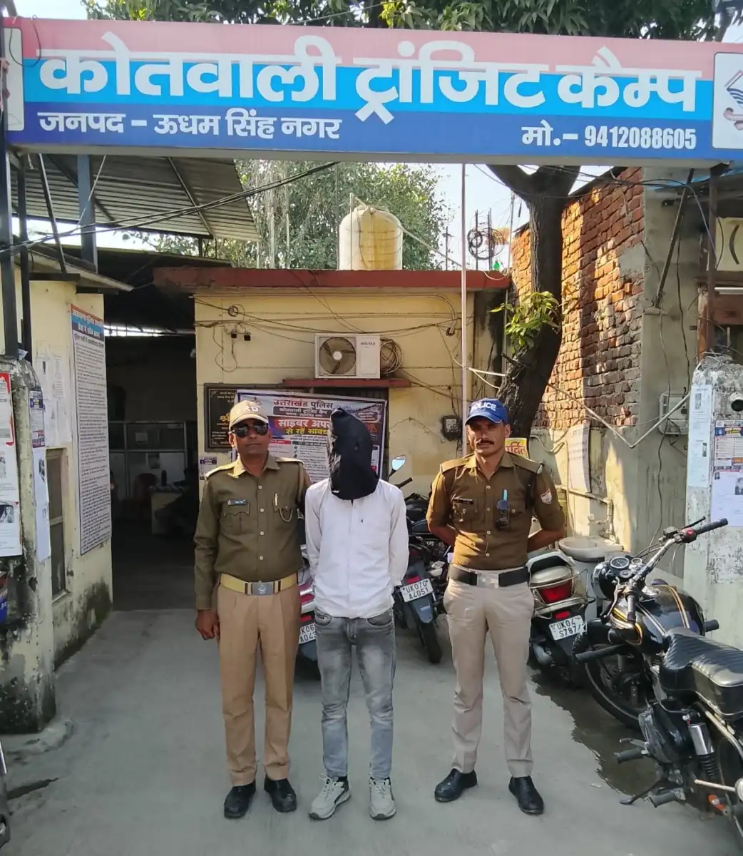 वरिष्ठ पुलिस अधीक्षक द्वारा अपराध और अपराधियो के विरूद्ध कार्यवाही के निर्देशानुसार में पुलिस अधीक्षक नगर पुलिस अधीक्षक अपराध /यातायात एंव क्षेत्राधिकारी रुद्रपुर के दिशा-निर्देशन मे प्रभारी निरीक्षक कोतवाली ट्राजिट कैम्प धर्मवीर सोंलकी के नेतृत्व में