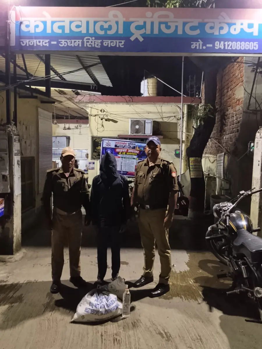 वरिष्ठ पुलिस अधीक्षक द्वारा अपराध और अपराधियो के विरूद्ध कार्यवाही के निर्देशानुसार में पुलिस अधीक्षक नगर पुलिस अधीक्षक अपराध यातायात एंव क्षेत्राधिकारी रुद्रपुर के दिशा-निर्देशन मे प्रभारी निरीक्षक कोतवाली ट्राजिट कैम्प धर्मवीर सोंलकी के नेतृत्व में