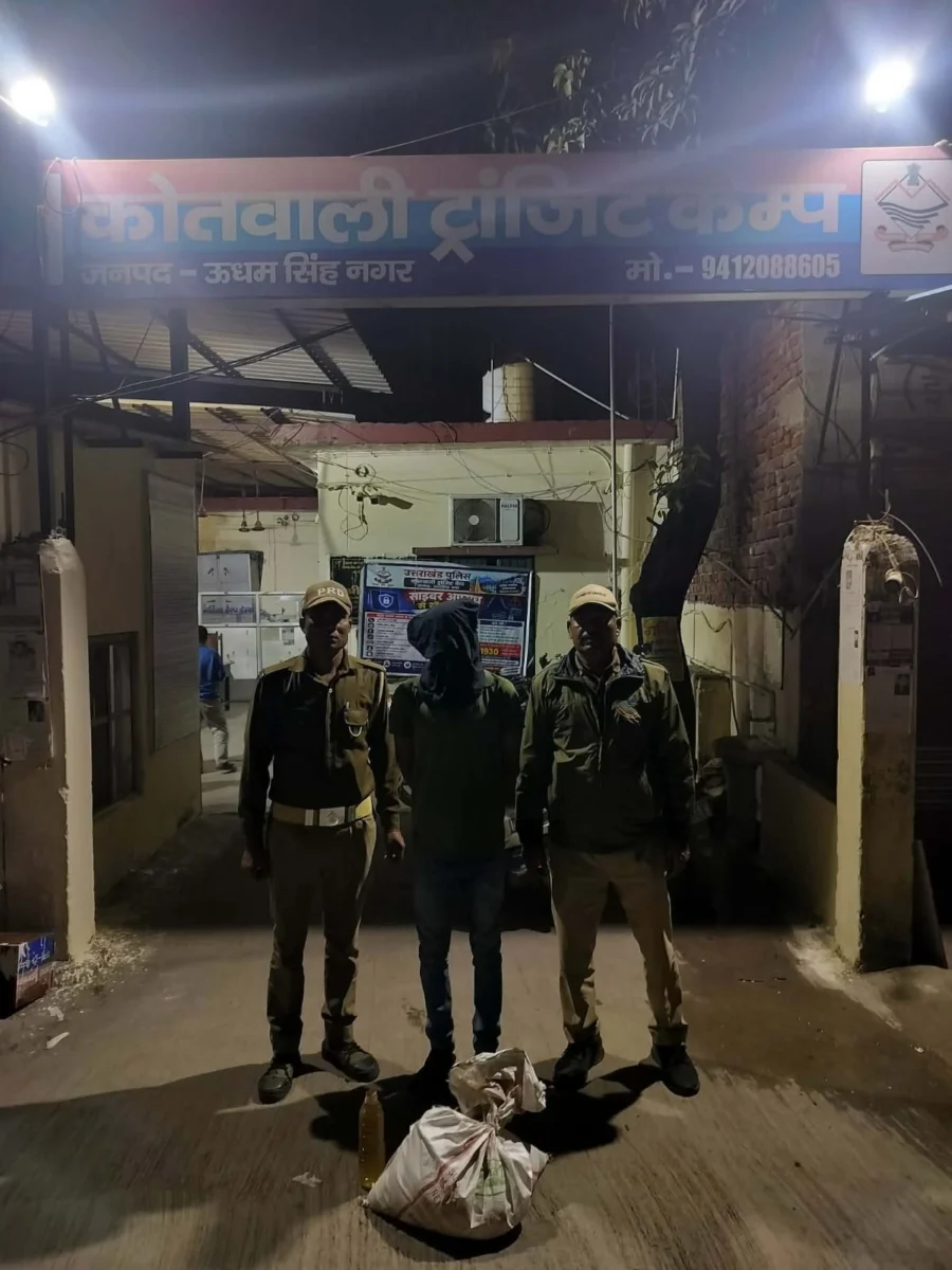 वरिष्ठ पुलिस अधीक्षक द्वारा अपराध और अपराधियो के विरूद्ध कार्यवाही के निर्देशानुसार में पुलिस अधीक्षक नगर पुलिस अधीक्षक अपराध /यातायात एंव क्षेत्राधिकारी रुद्रपुर के दिशा-निर्देशन मे प्रभारी निरीक्षक कोतवाली ट्राजिट कैम्प धर्मवीर सोंलकी के नेतृत्व में