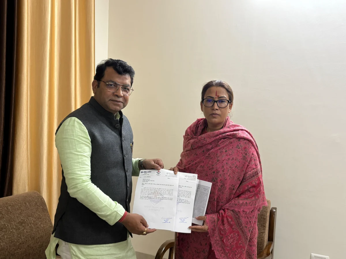 ट्रांजिट कैंप में सस्ता गल्ला दुकानों की संख्या बढ़ाने की मांग, विधायक शिव अरोरा ने खाद्य मंत्री रेखा आर्य से की मुलाकात40 से 50 हजार की आबादी वाले क्षेत्र में एक दुकान होने से राशन वितरण मे आ रही समस्या , खाद्य मंत्री ने खाद्य सचिव को आवश्यक कार्रवाई के लिए किया निर्देशित