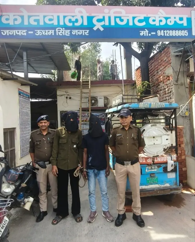 वरिष्ठ पुलिस अधीक्षक द्वारा अपराध और अपराधियो के विरूद्ध कार्यवाही के निर्देशानुसार में पुलिस अधीक्षक नगर पुलिस अधीक्षक अपराध /यातायात एंव क्षेत्राधिकारी रुद्रपुर के दिशा-निर्देशन मे प्रभारी निरीक्षक कोतवाली ट्राजिट कैम्प धर्मवीर सोंलकी के नेतृत्व में