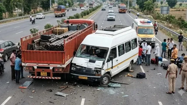 जयपुर में मिनी बस-ट्रेलर की टक्कर, 3 श्रद्धालुओं की मौत, 25 घायल